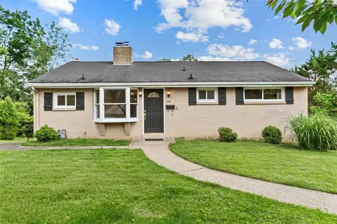 504 Long Dr, Pittsburgh, PA 15241
