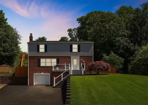 5040 Bahama Dr, Pittsburgh, PA 15239