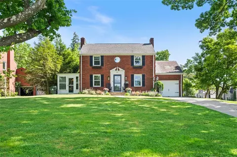 4 E Club Dr, Pittsburgh, PA 15236