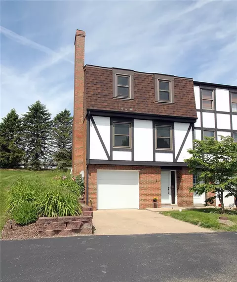 211 Greenwood Dr, Canonsburg, PA 15317