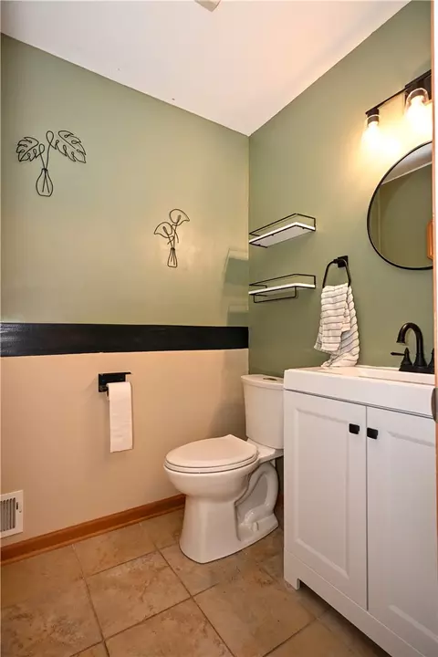 Bath - 2381 Mount Vernon Ave, Export, PA 15632 photo 1 of 6