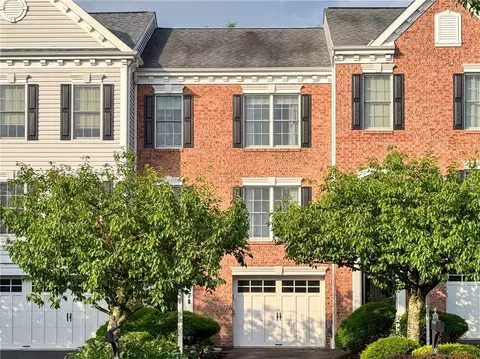 957 Montclair Dr, Coraopolis, PA 15108