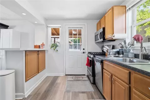 Kitchen - 11 E Willock Rd, Pittsburgh, PA 15227 photo 3 of 5