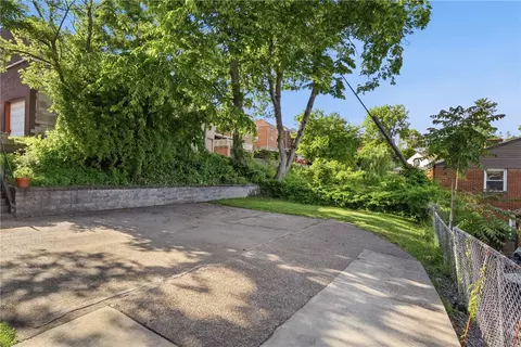 Exterior - 11 E Willock Rd, Pittsburgh, PA 15227 photo 3 of 4
