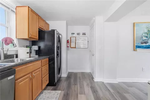 Entry Way - 11 E Willock Rd, Pittsburgh, PA 15227 photo 3 of 5