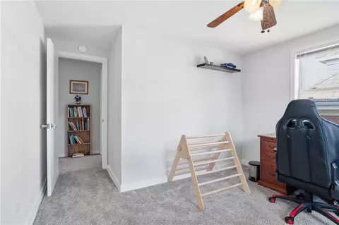 Entry Way - 11 E Willock Rd, Pittsburgh, PA 15227 photo 5 of 5