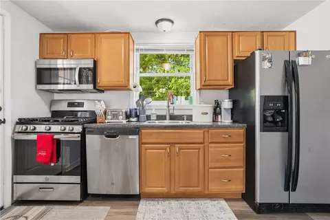 Kitchen - 11 E Willock Rd, Pittsburgh, PA 15227 photo 2 of 5