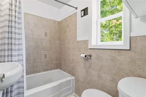 Bath - 11 E Willock Rd, Pittsburgh, PA 15227 photo 1 of 2