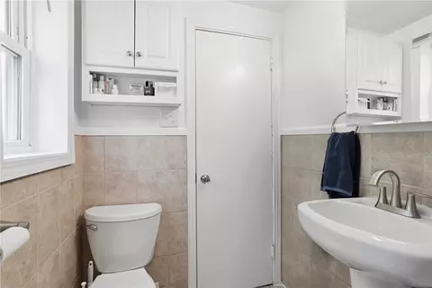 Bath - 11 E Willock Rd, Pittsburgh, PA 15227 photo 2 of 2