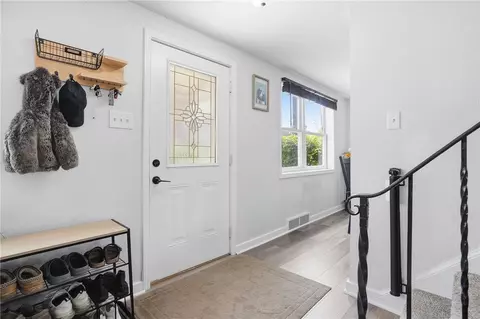 Entry Way - 11 E Willock Rd, Pittsburgh, PA 15227 photo 1 of 5