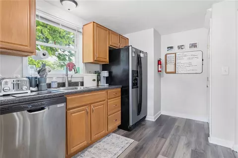 Kitchen - 11 E Willock Rd, Pittsburgh, PA 15227 photo 4 of 5