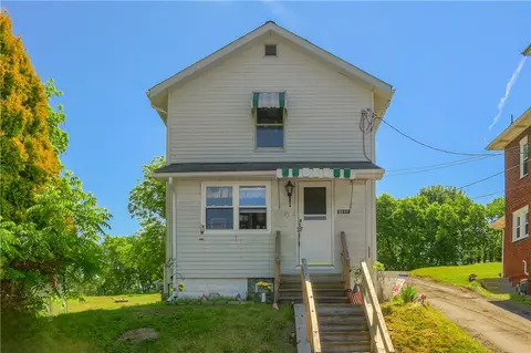 1133 Rosannah St, Ellwood City, PA 16117