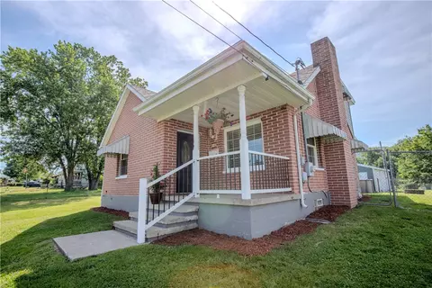 42 N Main St, Fairchance, PA 15436