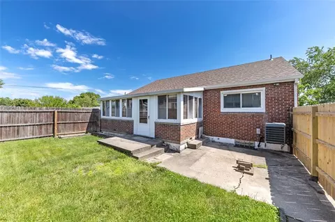 306 12 Oakland Ave, Charleroi, PA 15022