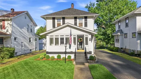 463 Independence Ct, Sharon, PA 16146