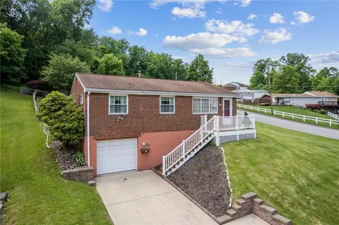 4879 Hialeah Dr, Pittsburgh, PA 15239