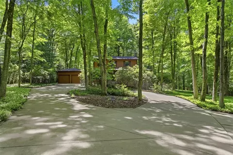 137 Spring Valley Rd, Valencia, PA 16059