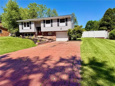 302 Sun Valley Dr, Cranberry Township, PA 16066