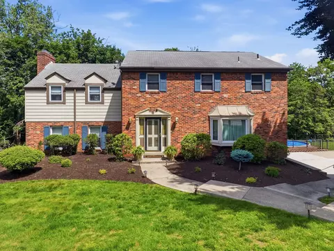 102 Lansdale, Pittsburgh, PA 15237