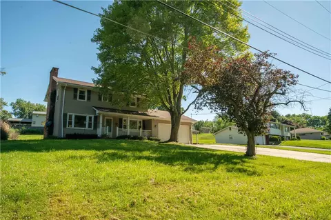 1016 Lakeview Dr, Beaver Falls, PA 15010