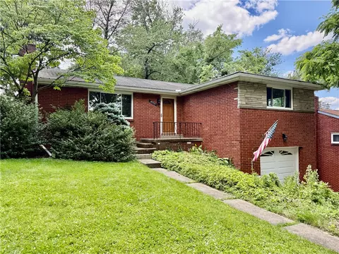 4737 Jewel Dr, Pittsburgh, PA 15236