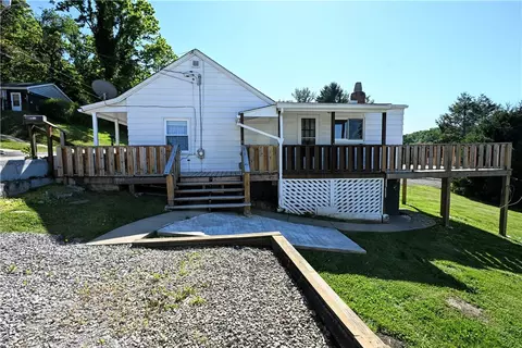 10415 Lilac St, Irwin, PA 15642