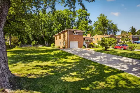 201 Santa Fe Dr, Bethel Park, PA 15102