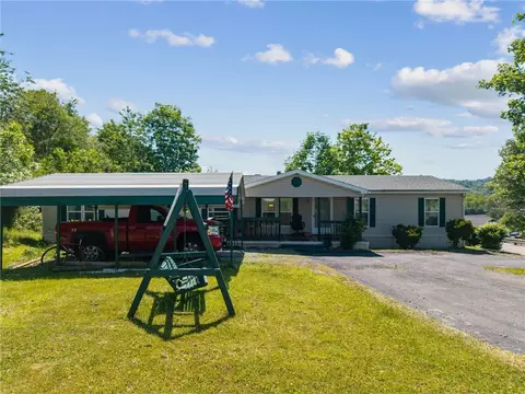 597 Valley View Dr, Donegal, PA 15628