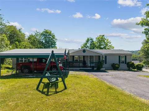 597 Valley View Dr, Donegal, PA 15628