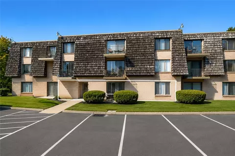 1615 Forest Green Dr UNIT 1316, Coraopolis, PA 15108