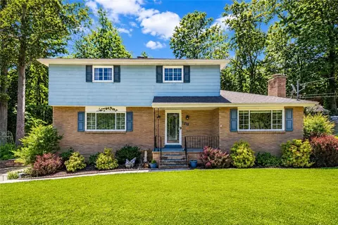 1212 Mountain View Dr, Greensburg, PA 15601
