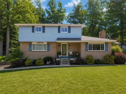 1212 Mountain View Dr, Greensburg, PA 15601