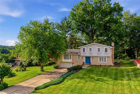 480 Herbst Manor Rd, Coraopolis, PA 15108