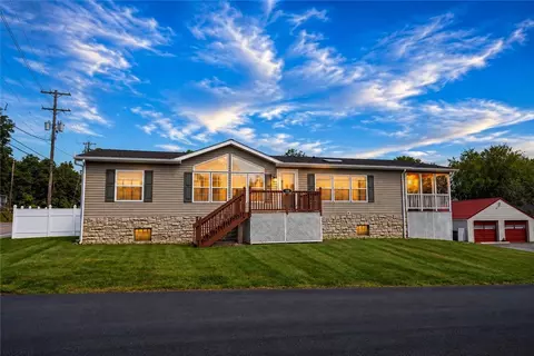 190 Mcgovern Blvd, Crescent, PA 15046