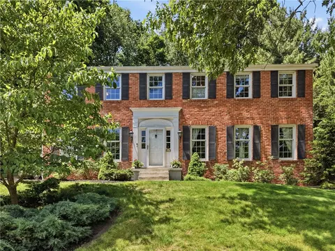 317 Cornwall Dr, Pittsburgh, PA 15238
