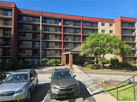 1987 Centurion Dr #301, Pittsburgh, PA 15221