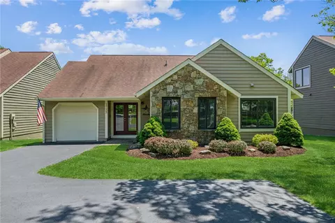1735 Snowfield Dr, Hidden Valley, PA 15502