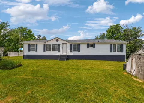 107 Indigo Rd, Mount Pleasant, PA 15666