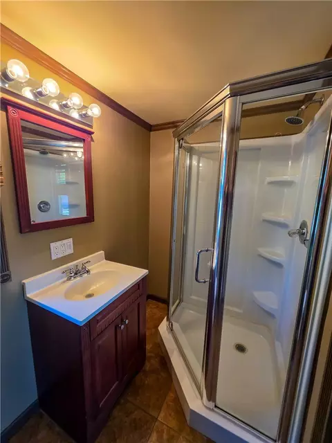 Bath - 111 Jefferson Dr, Clairton, PA 15025 photo 6 of 6