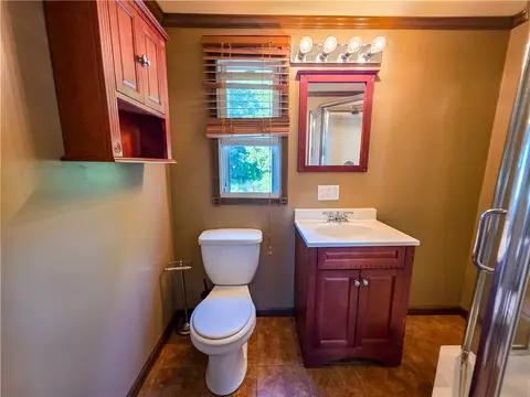 Bath - 111 Jefferson Dr, Clairton, PA 15025 photo 5 of 6
