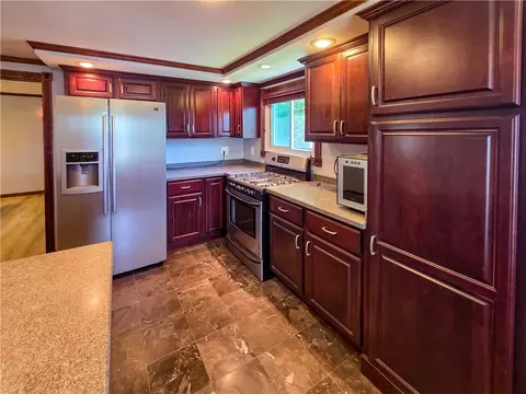 Kitchen - 111 Jefferson Dr, Clairton, PA 15025 photo 7 of 8