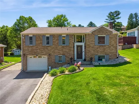 1678 Diane Merle Dr, Irwin, PA 15642