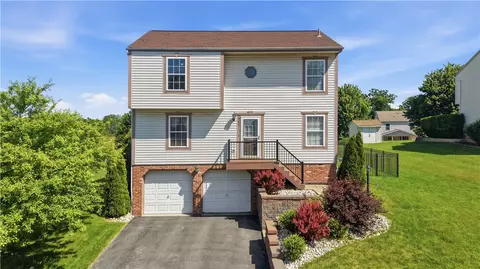 711 Es Farms Dr, Cranberry Township, PA 16066