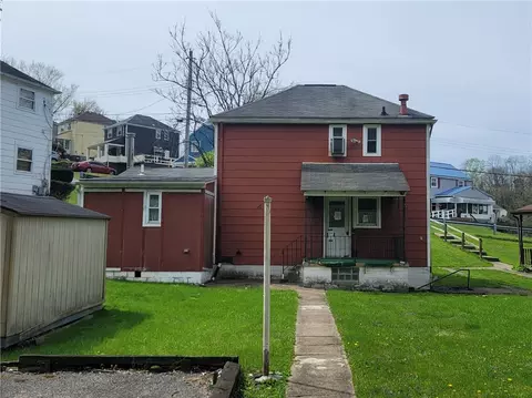 725 East Dr, Clairton, PA 15025