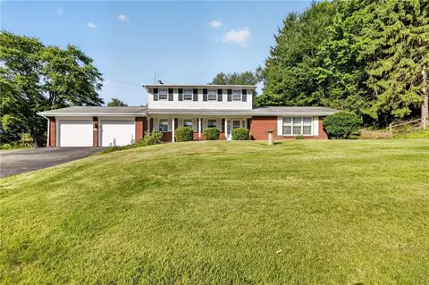37 Millersdale Rd, Jeannette, PA 15644