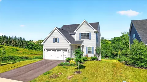 6 Dana Dr, Coraopolis, PA 15108