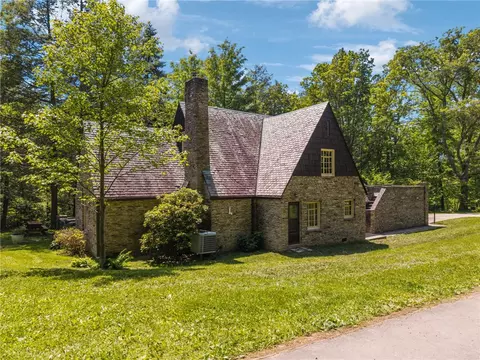 144 Furnace Run Ln, Laughlintown, PA 15655