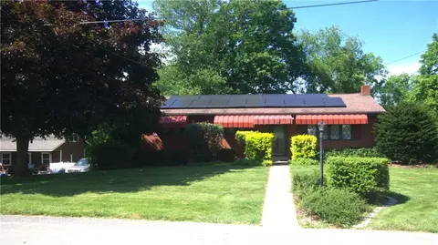 129 Crandon Cir, Beaver, PA 15009