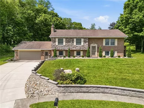 218 Village Ln, New Wilmington, PA 16142