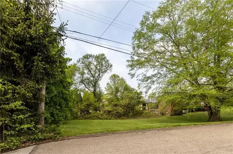 307 Baker Dr, Aliquippa, PA 15001